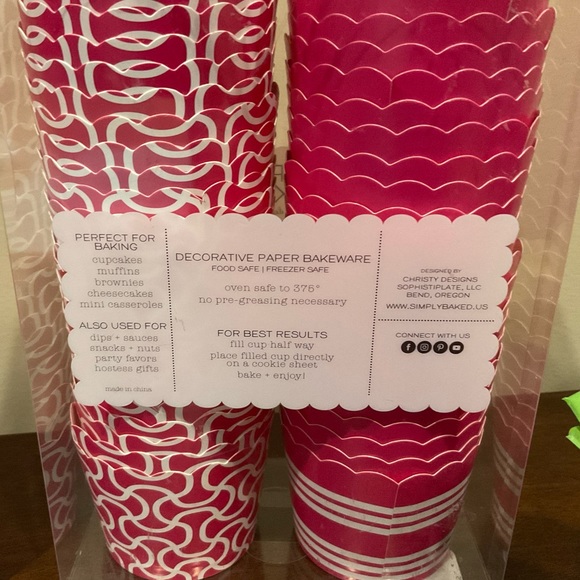 2 New Packages of Baking Cups - Pink & White - Picture 2 of 3